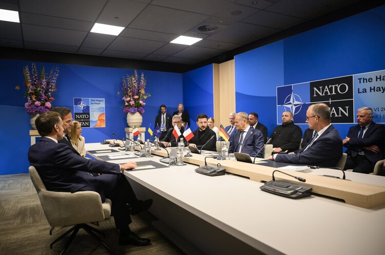П’ять країн НАТО заблокували пропозицію обов’язкової військової допомоги Україні — …
