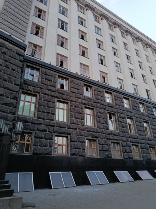 Під час нічної атаки зазнала ушкоджень будівля Кабінету міністрів на …