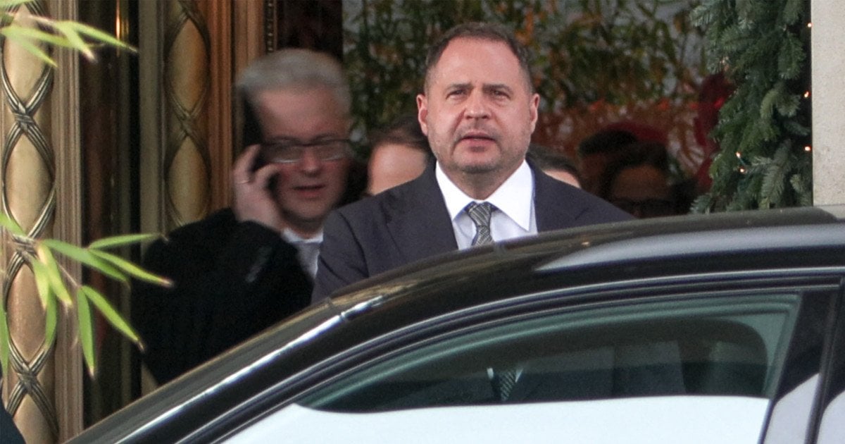 Єрмака після суду атакували яйцями: хто і навіщо це зробив