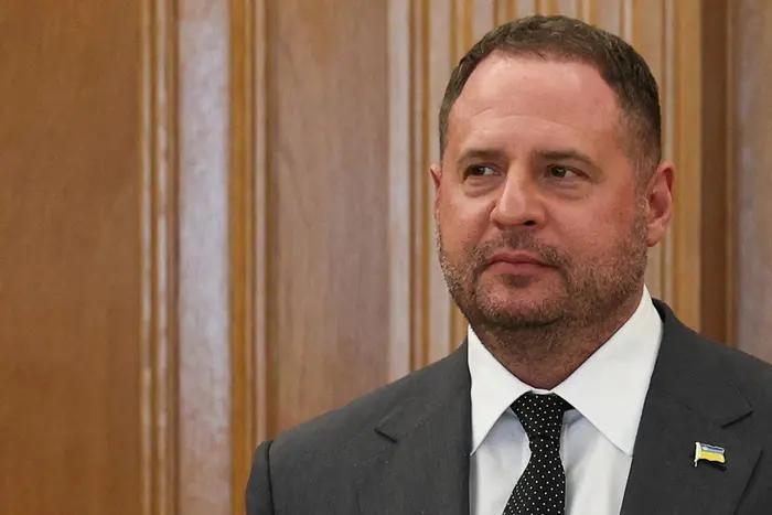 Єрмак показав браслет на нозі та розповів про батька (ВІДЕО)