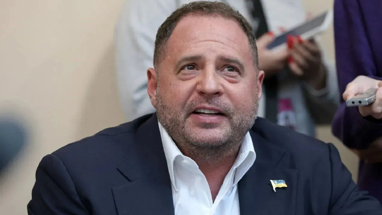 Єрмак прибув на засідання апеляції ВАКС, де розглядатимуть скаргу на …