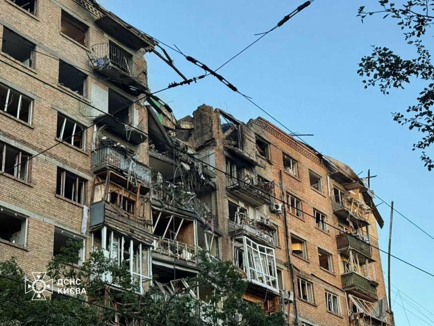 Є руйнування в кожному районі Києва: ворог атакував столицю ракетами …