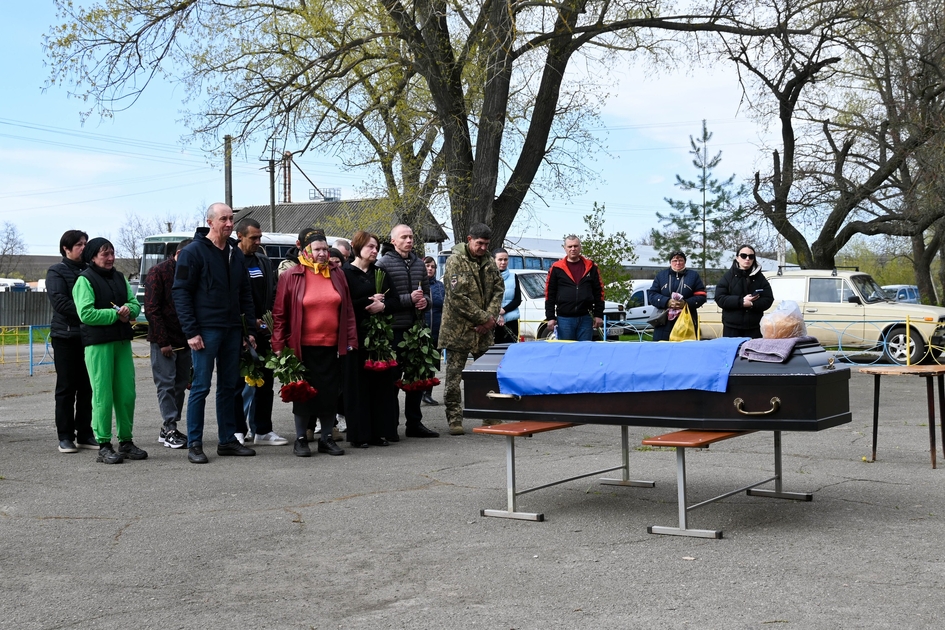 Із загиблим на Запоріжжі бійцем попрощалися у Великоандрусівській громаді (фото)
