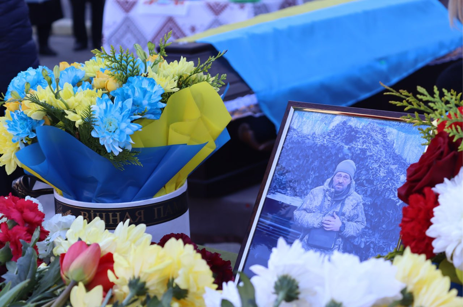 Із загиблим старшим сержантом попрощалися у Світловодську (фото)