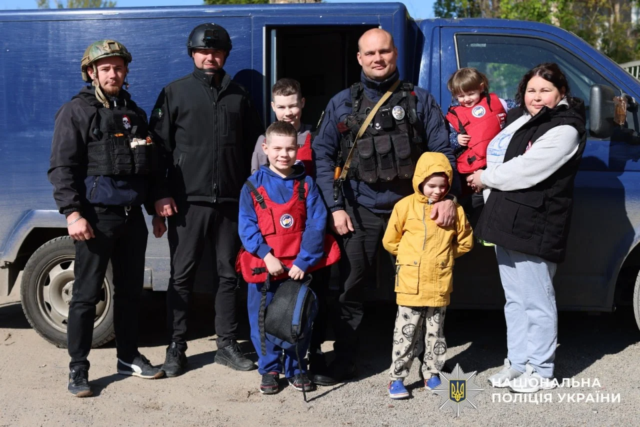 Із передмістя Херсона евакуювали матір із чотирма малолітніми дітьми