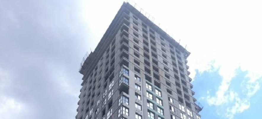 Інвестори ризикують: у серці Дніпра будують багатоповерхівку з правопорушеннями