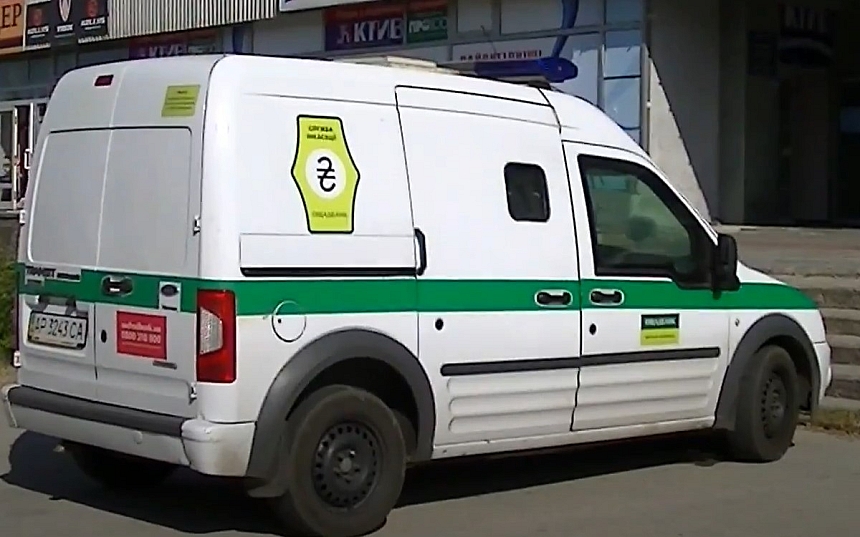Інкасатора “Ощадбанку” оштрафували на 17 тисяч гривень за зберігання порнографічного …