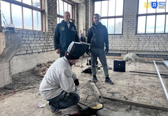 Інспектори Держпраці провели виїзні консультації для будівельників у Каневі