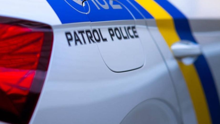 Інсульт за кермом: у Дніпрі патрульні врятували водія, який скоїв …