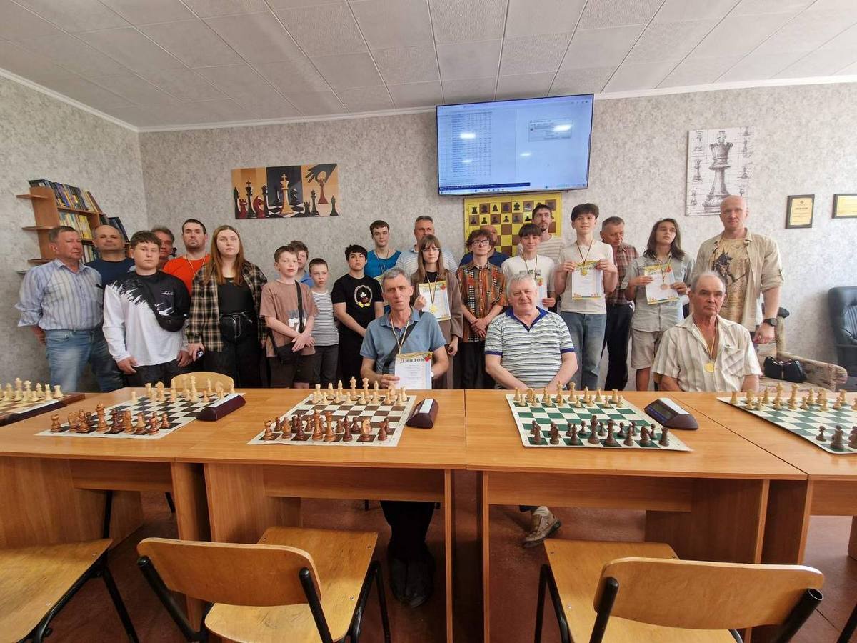 Інтелектуальні баталії: у Кам’янському визначили переможців шахового бліцу