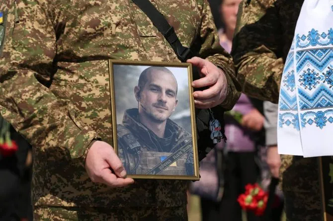 Ірпінська громада провела в останню путь захисника Євгенія Поддубного