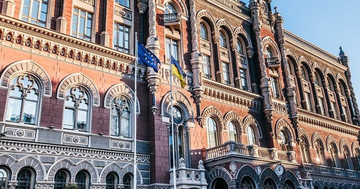 Історичну будівлю НБУ пошкоджено внаслідок нічної атаки РФ: Пишний зробив …