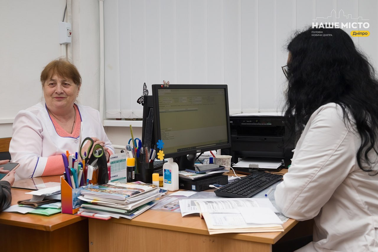 Їздила на роботу під градами: сімейна медсестра розповіла, як працювала …