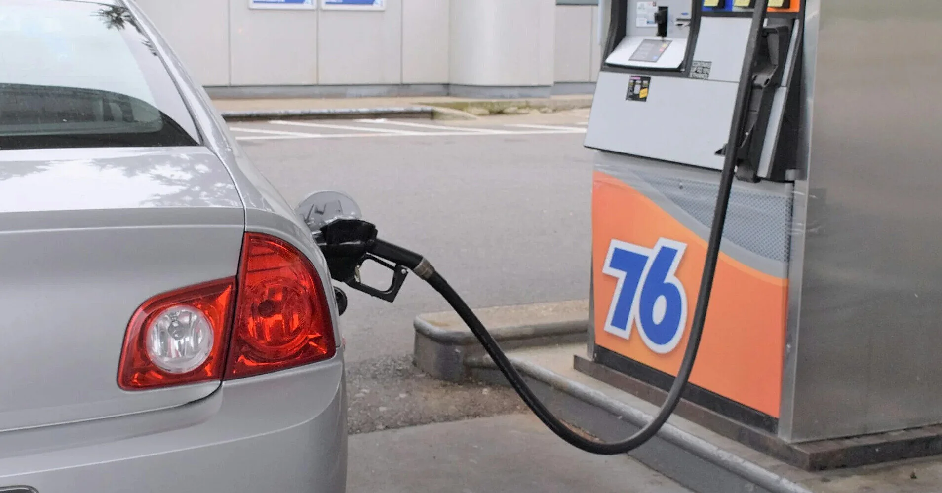 АМКУ не бачить змови з цінами на пальне: Ринок вільний