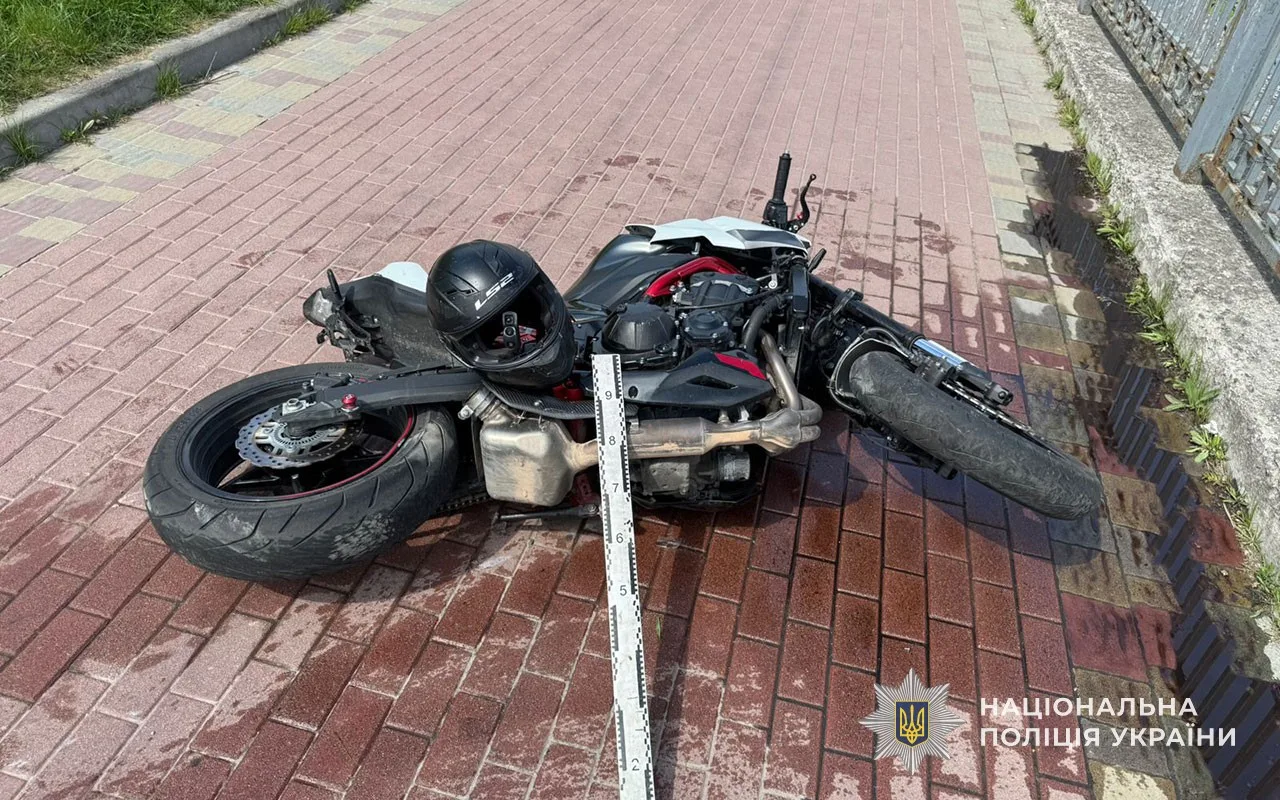 Аварія на Дамбі у Тернополі: водію мотоцикла 17 років. Офіційні …