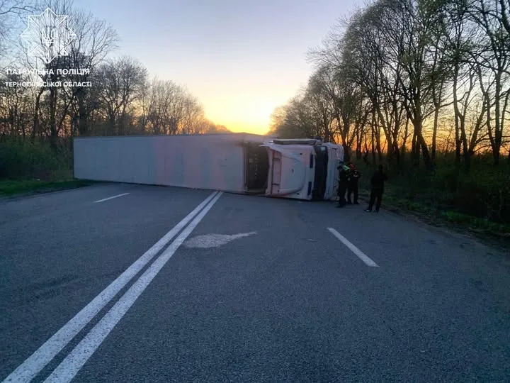 Аварія на автодорозі Тернопіль — Львів: поліція вводила реверсний рух