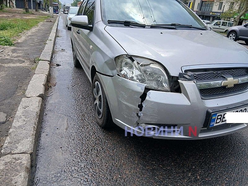 Аварія на проспекті у Миколаєві: водій Chevrolet не пропустив Renault