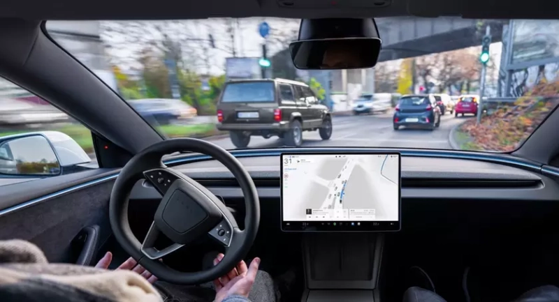 Автопілот Tesla підкорює Європу: FSD Supervised тепер і у Литві