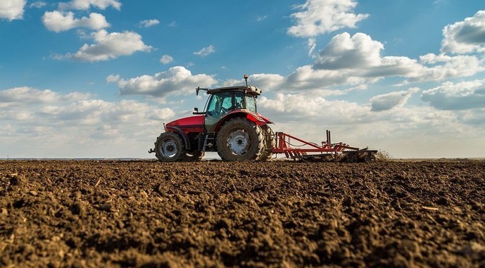 Аграрії розпочали сівбу ярих культур у Хмельницькій області