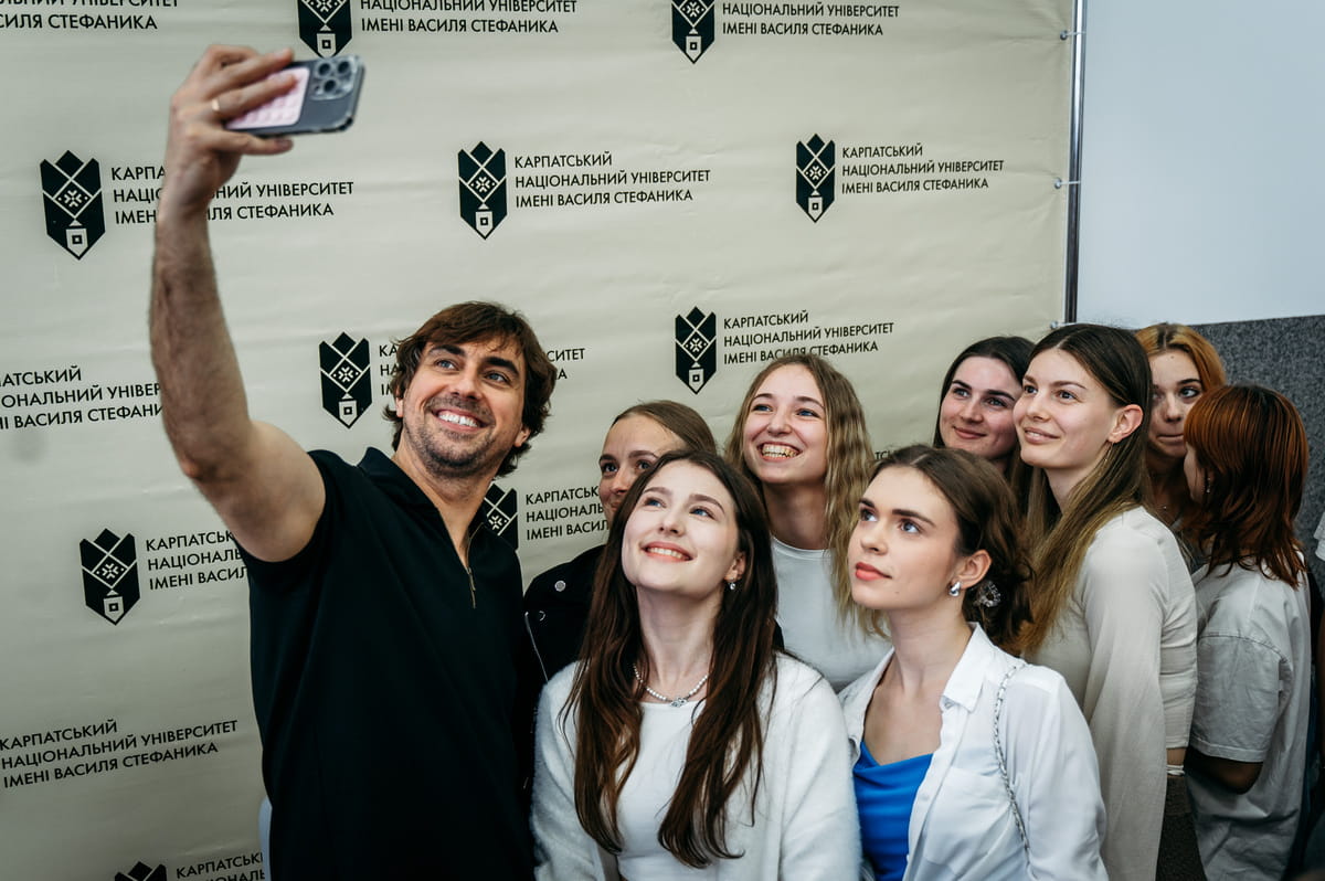 Актор Олексій Гнатковський зустрівся зі студентами Карпатського національного університету (фоторепортаж)