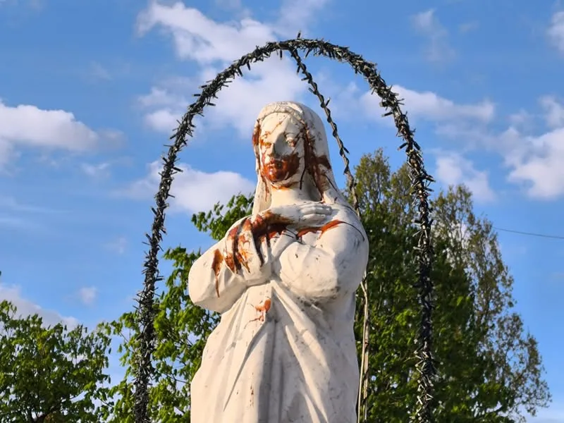 Акт вандалізму над фігурою Матері Божої у Жовкві