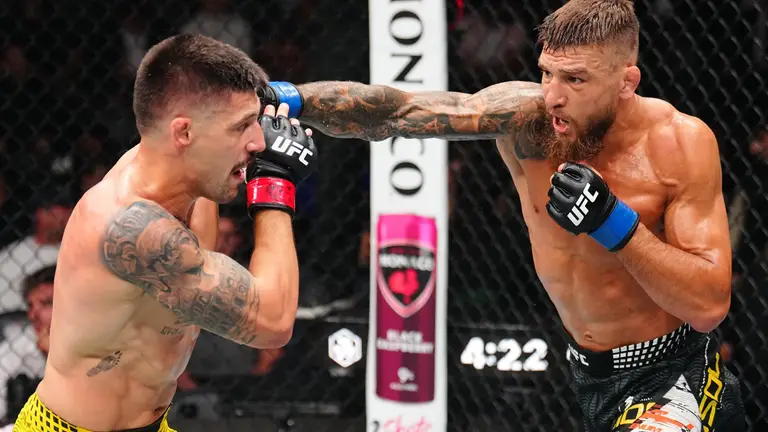 Амосов ефектно переміг Альвареса на UFC 328