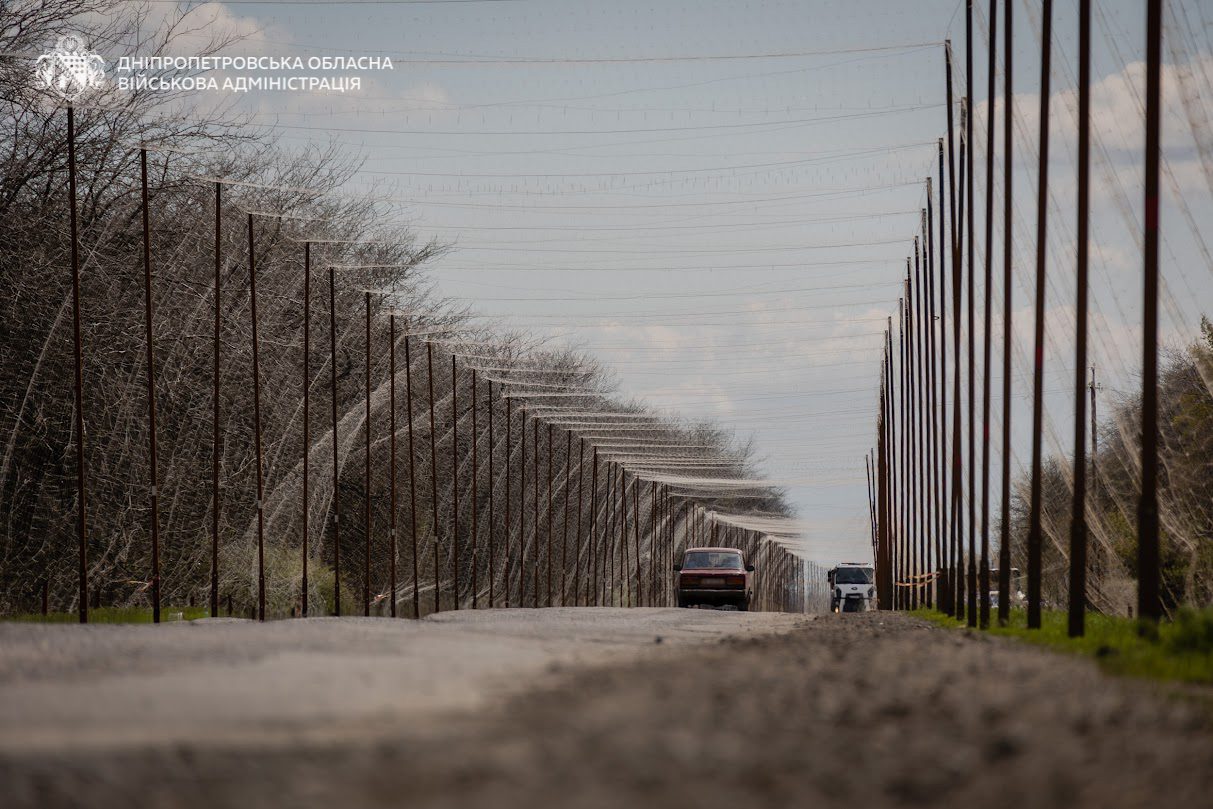 Антидроновими сітками накрили 150 км прифронтових доріг Дніпропетровщини