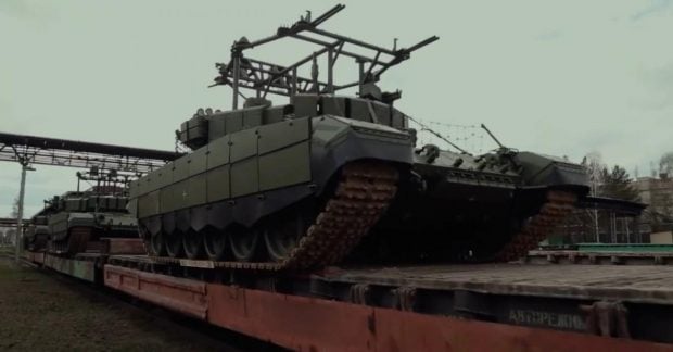 Армії Росії відправили нові партії танків, включно з "найпотужнішим" Т-90М