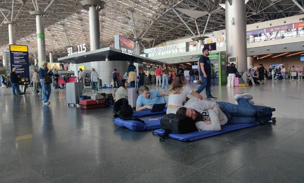 У московських аеропортах затримали понад 140 рейсів через атаку безпілотників