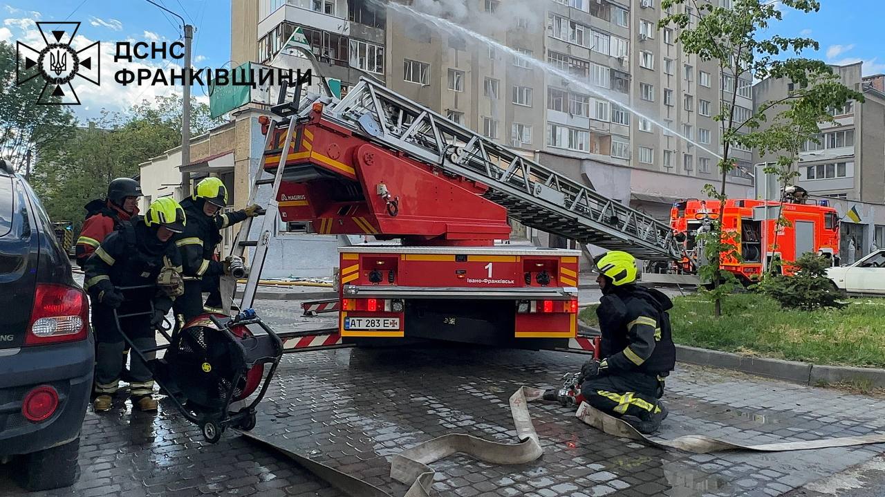 Атака дронів на Івано-Франківщину: пошкоджені будинки та адмінбудівля, дев’ятеро постраждалих