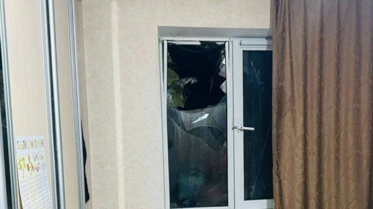 Атака на Бровари: російські дрони пошкодили будинок, є поранені
