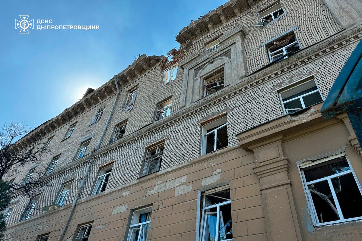 Атака на Дніпро: пошкоджений гуртожиток, є загиблий та поранені