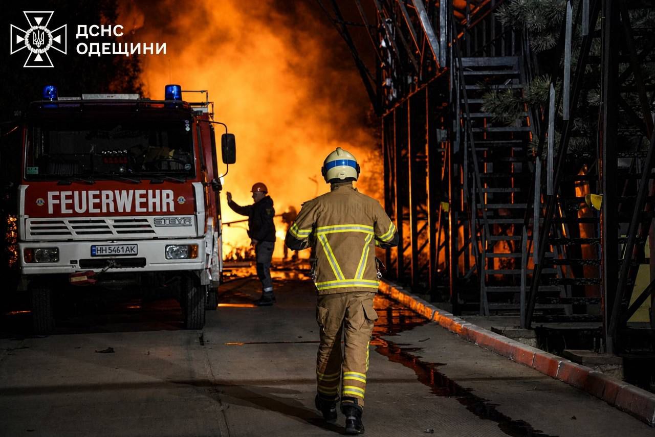 Одещина під атакою: є жертви, зруйновано житло та об’єкти порту