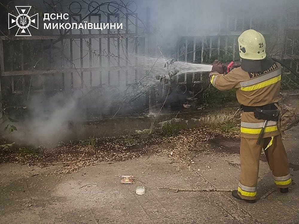 Атака «шахедів» на Миколаїв: пошкоджено будівлю лікарні, виникла пожежа