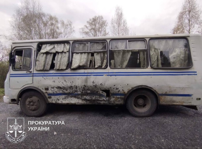 Атаки на цивільний транспорт: на Сумщині через удари дронів постраждали …