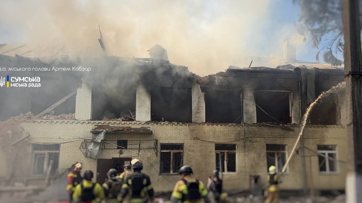 БПЛА влучили в дитсадок у центрі Сум, інформація про постраждалих …