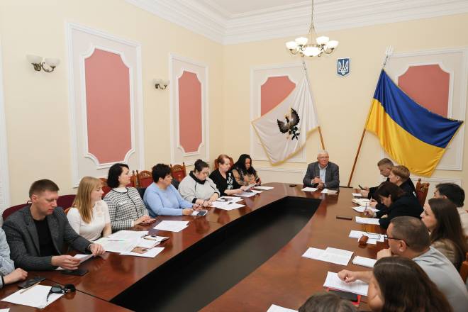 Безбар’єрний маршрут: у Чернігові закликають управителів об’єктів пришвидшити заповнення електронних …