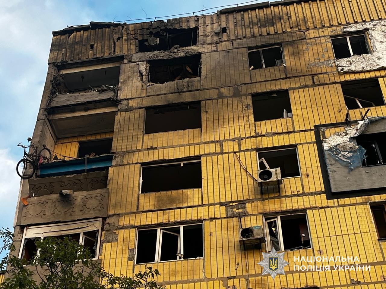 Після атаки на Дніпровщині є загиблий, у Павлограді пошкоджено дев’ятиповерхівку