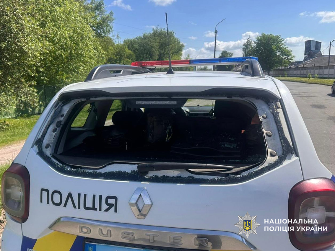 На Чернігівщині російський дрон атакував автомобіль патрульних (фото)