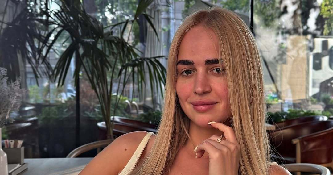 Безцінна мить: 3-тижнева донька Бєлєнь усміхнулася під час зйомки трендового …