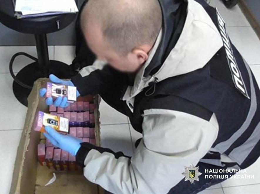 Без ліцензії та акцизу: у Чернігові викрили незаконний продаж вейпів