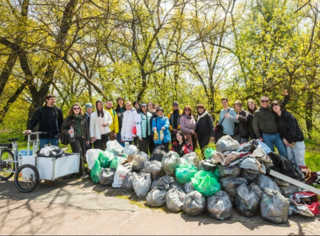 ​​​​​​​Близько 14 тисяч літрів сміття зібрали волонтери в зелених зонах …