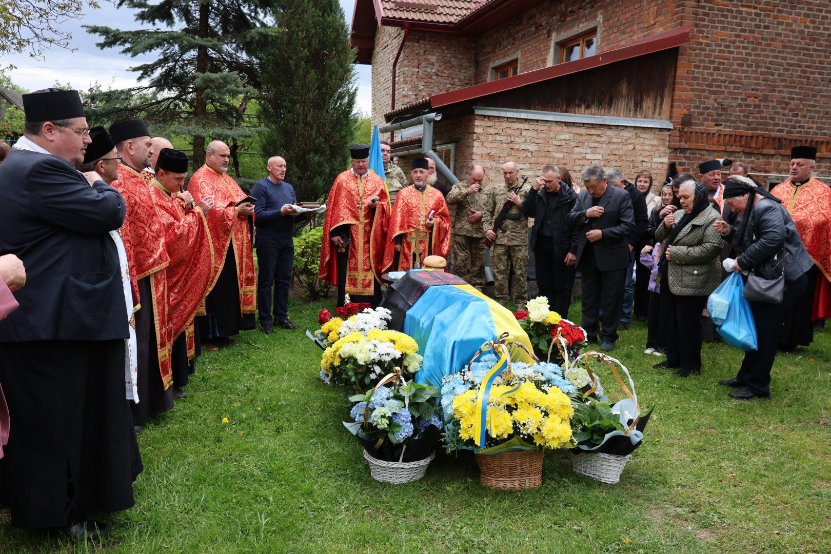 Болехівська громада віддала останню шану полеглому захиснику Тарасу Домшину