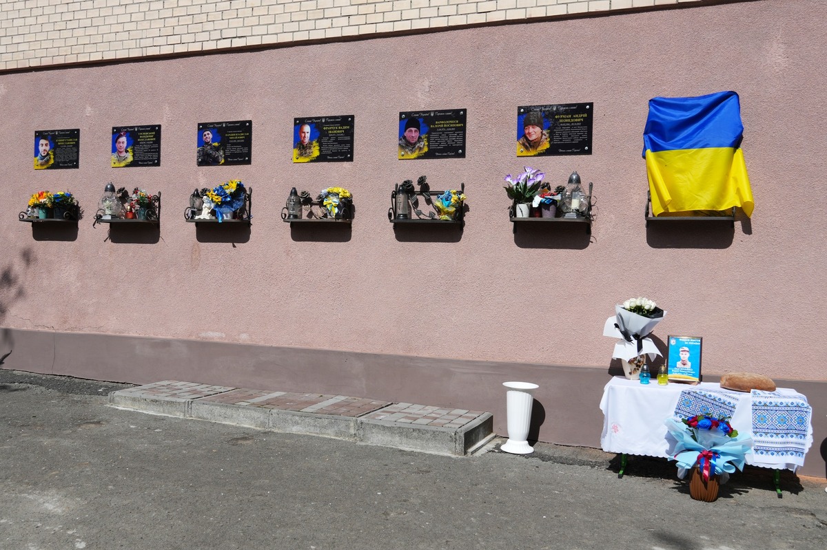 Боронив Україну з 2023 року: на Кам'янеччині відкрили меморіальну дошку …