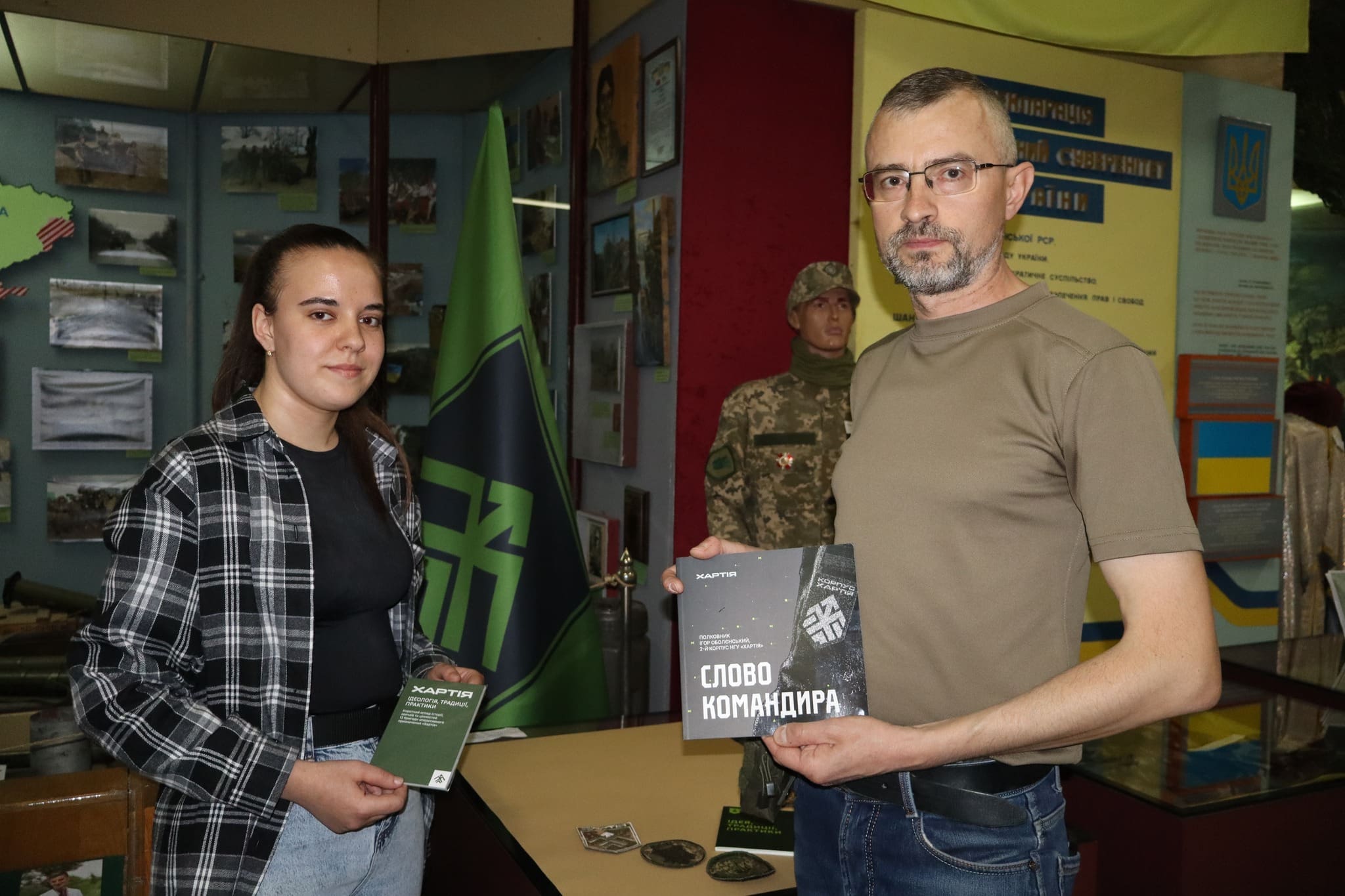 Боєць НГУ передав цінні реліквії до Тернопільського краєзнавчого музею