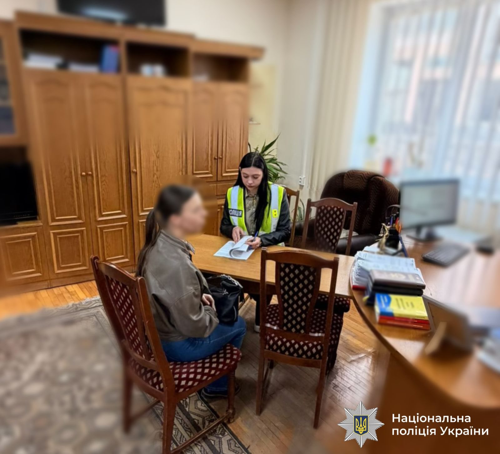 Брала кредити на імена клієнтів: на Івано-Франківщині експрацівниця банку привласнила …