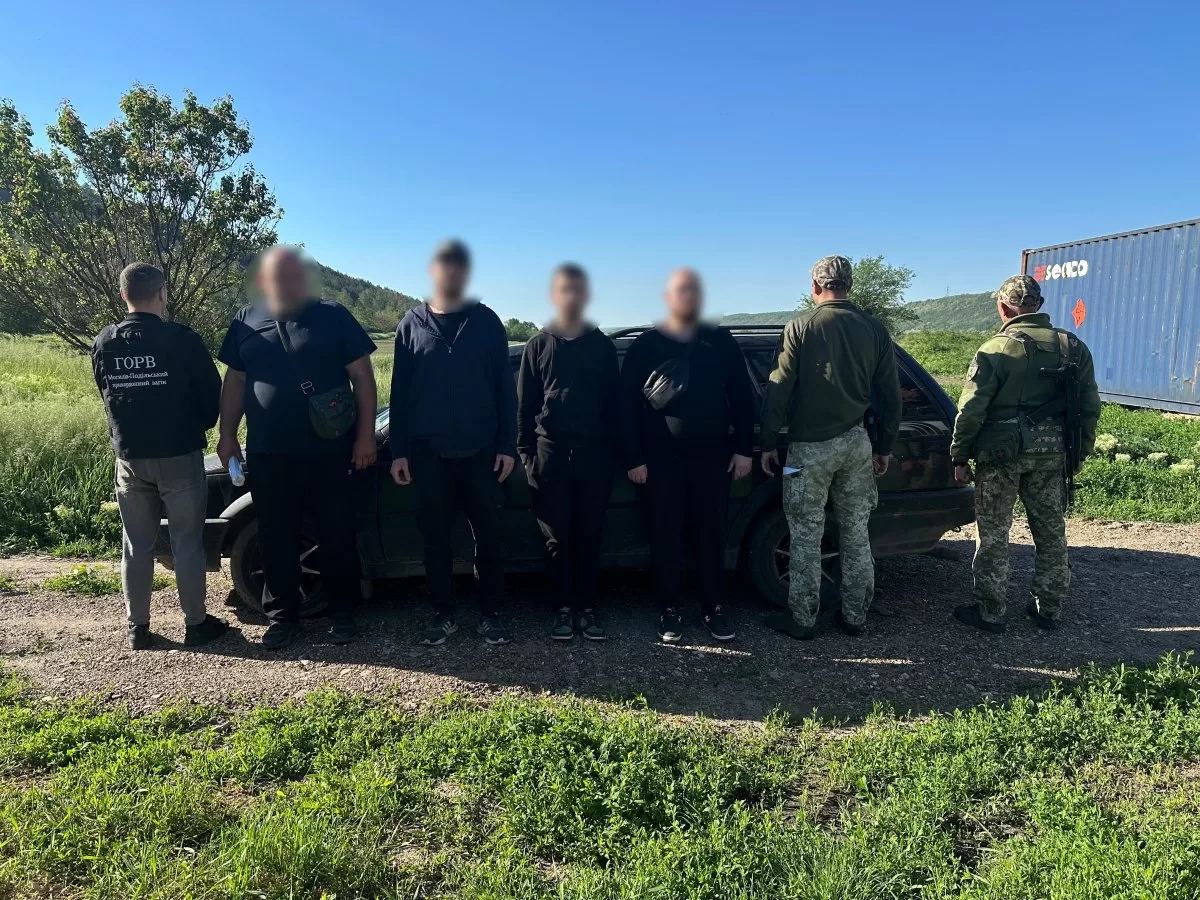 Будинок біля кордону та човен через Дністер: на Вінниччині викрили …