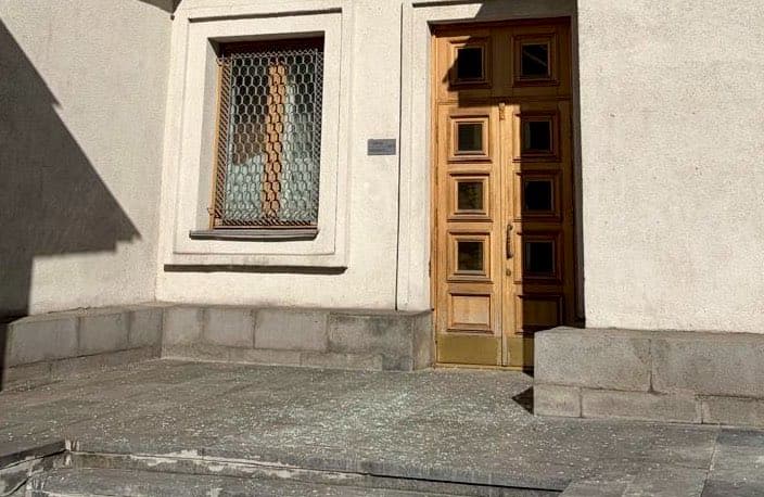 Будівля МЗС зазнала пошкоджень через російську атаку