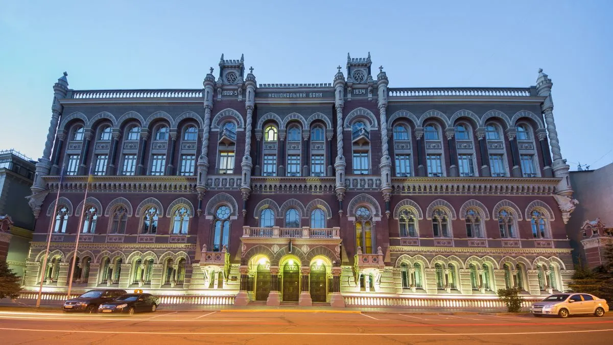 Будівля Нацбанку постраждала під час нічної атаки рф на Київ