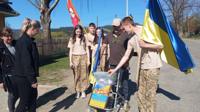 Буковинський волонтер на ходунках вшосте пройшов марафон, щоб допомогти армії